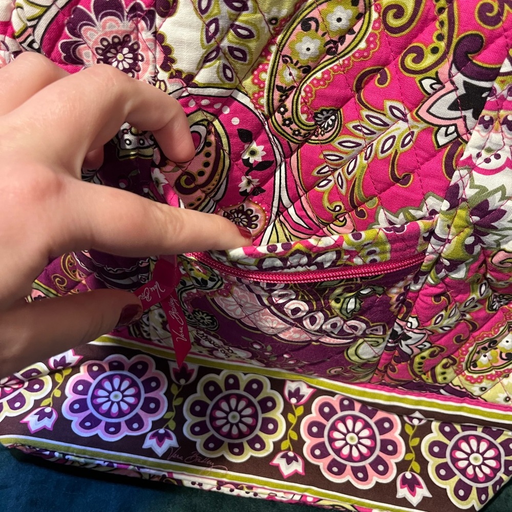 Vera Bradley [RETIRED] Very Berry Paisley On The Go Cinched Shoulder Bag - Picture 6 of 11